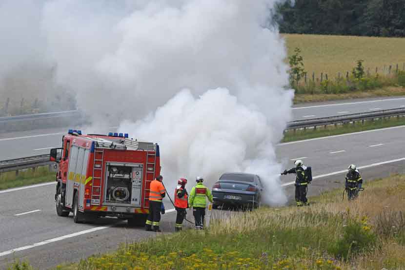 brand bil motorvej 24 03