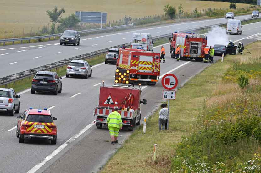 brand bil motorvej 24 04