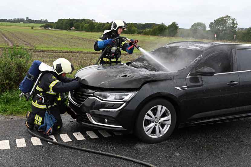 Bil brød i brand