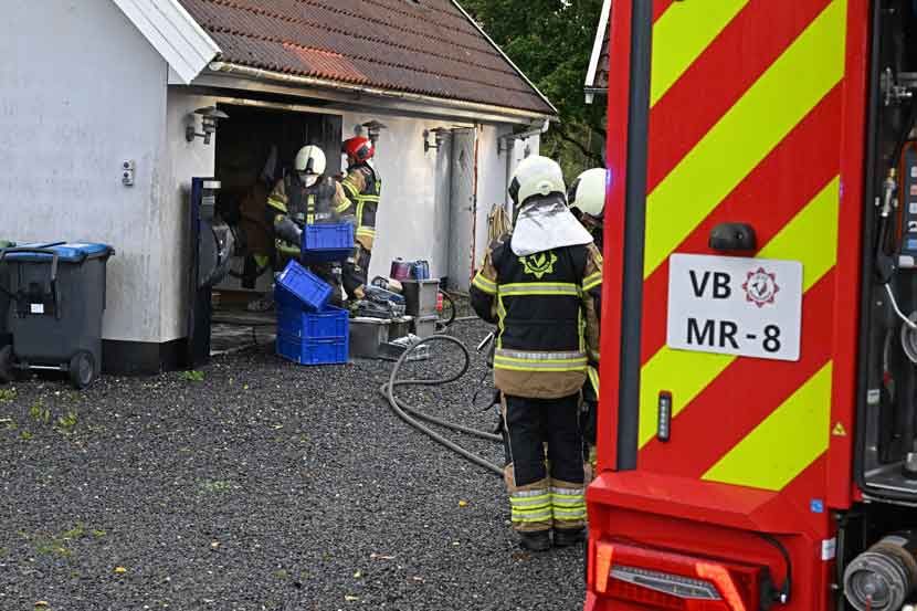 Ild fløj ind i garagen
